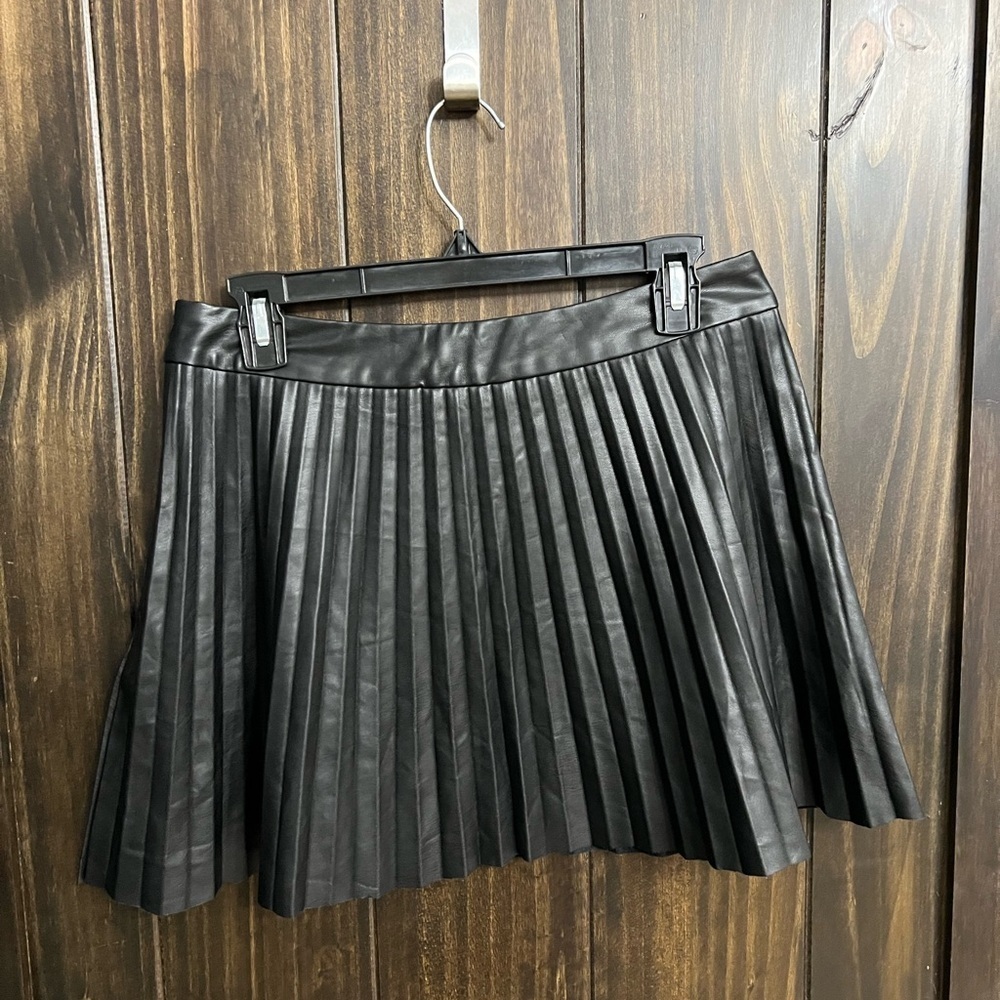 Ellison Black Accordion/Pleated Faux Leather Mini Skirt-Size Medium - Picture 3 of 4